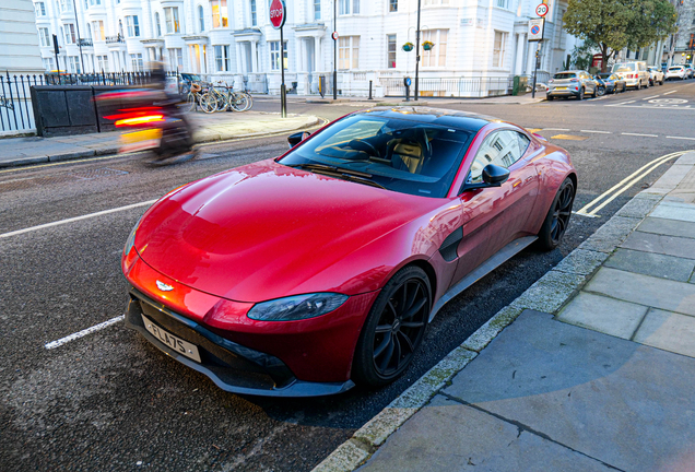 Aston Martin V8 Vantage 2018