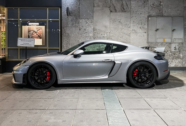 Porsche 718 Cayman GT4