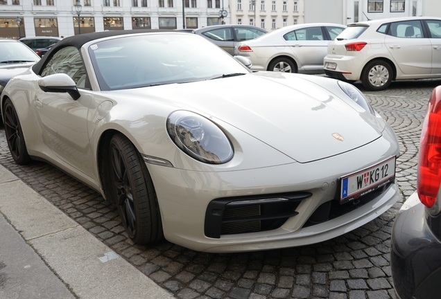 Porsche 992 Carrera 4S Cabriolet