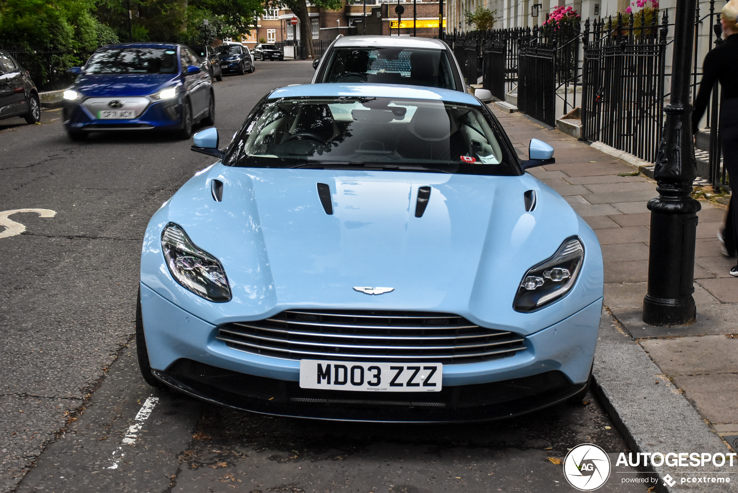 Aston Martin DB11