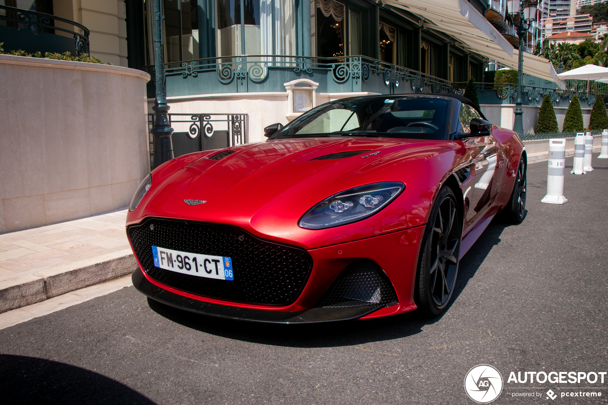 Aston Martin DBS Superleggera Volante