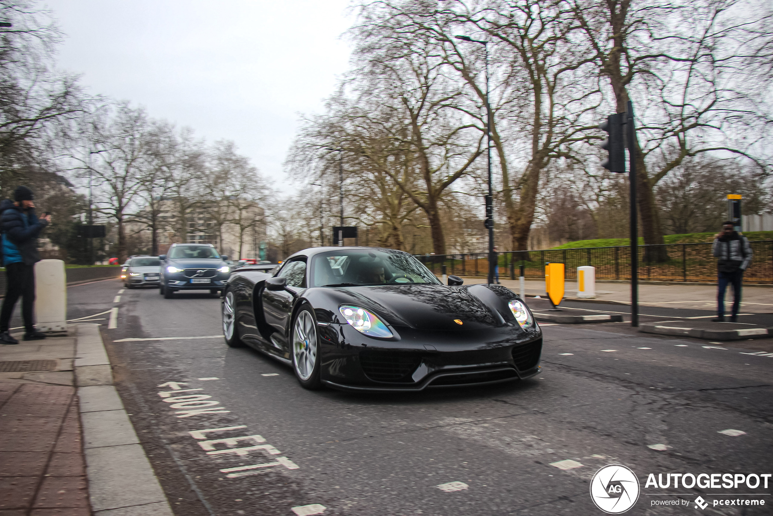 Porsche 918 Spyder Weissach Package