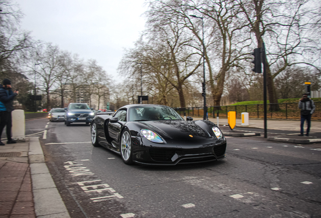 Porsche 918 Spyder Weissach Package