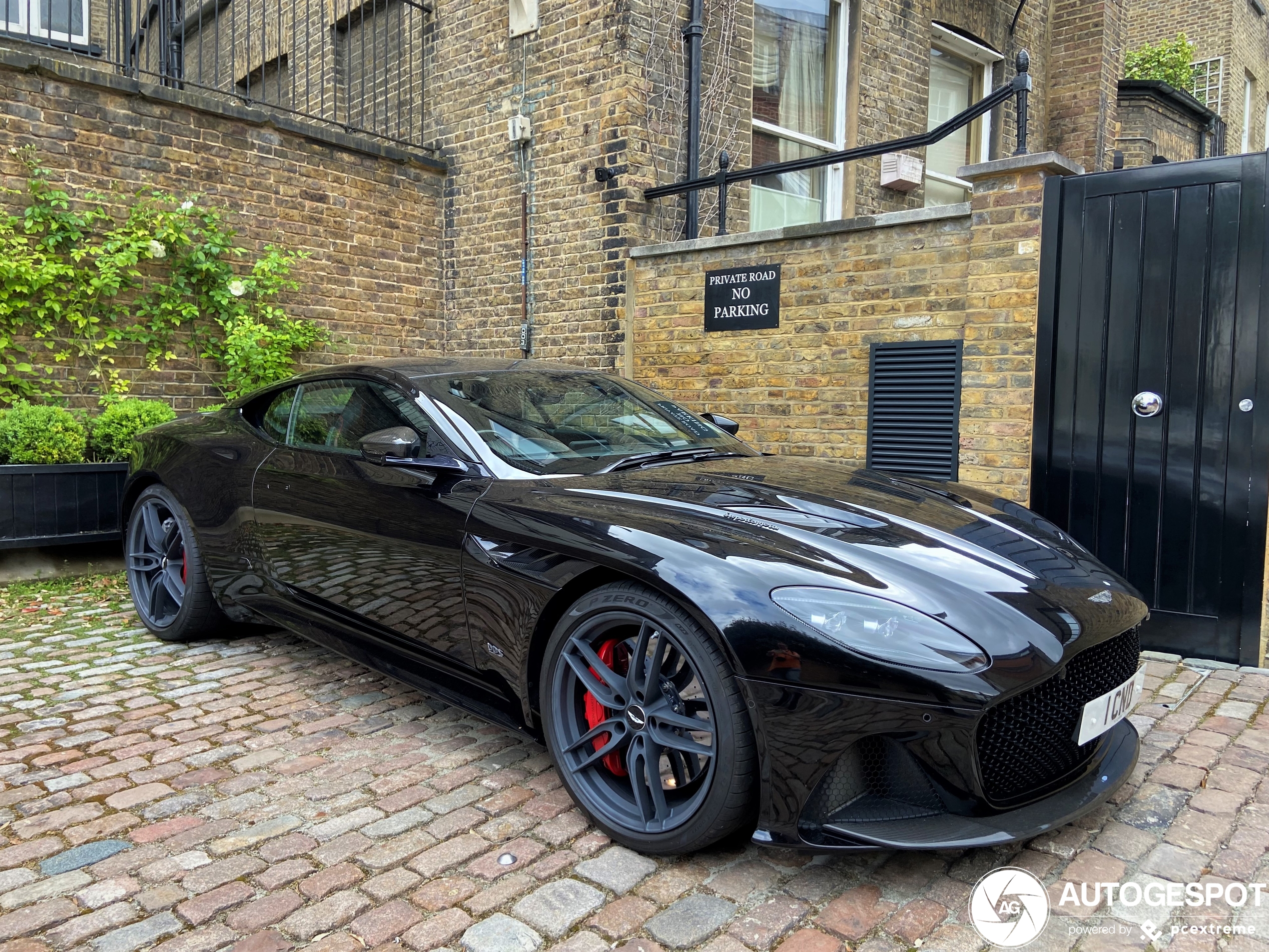 Aston Martin DBS Superleggera