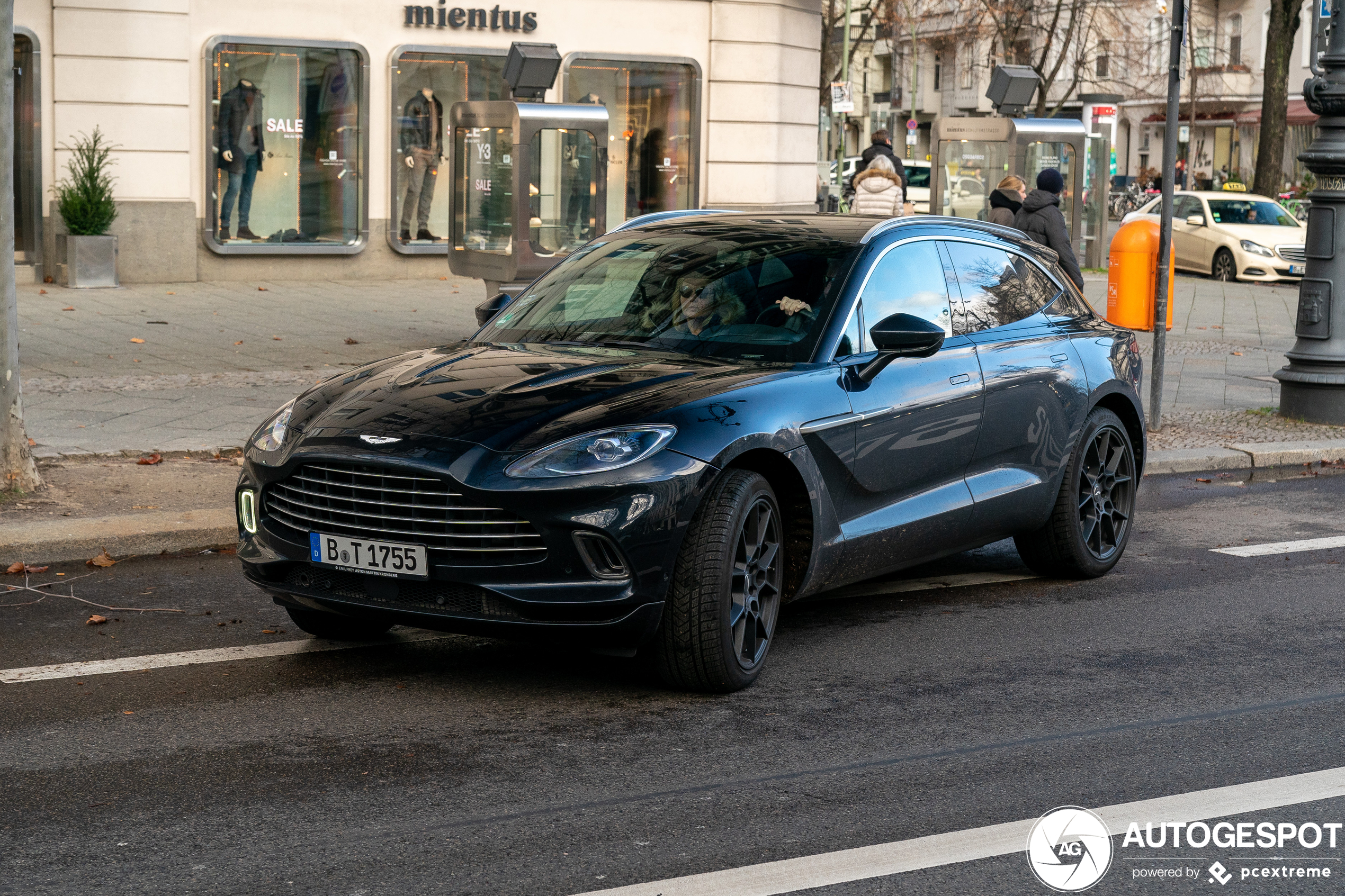 Aston Martin DBX