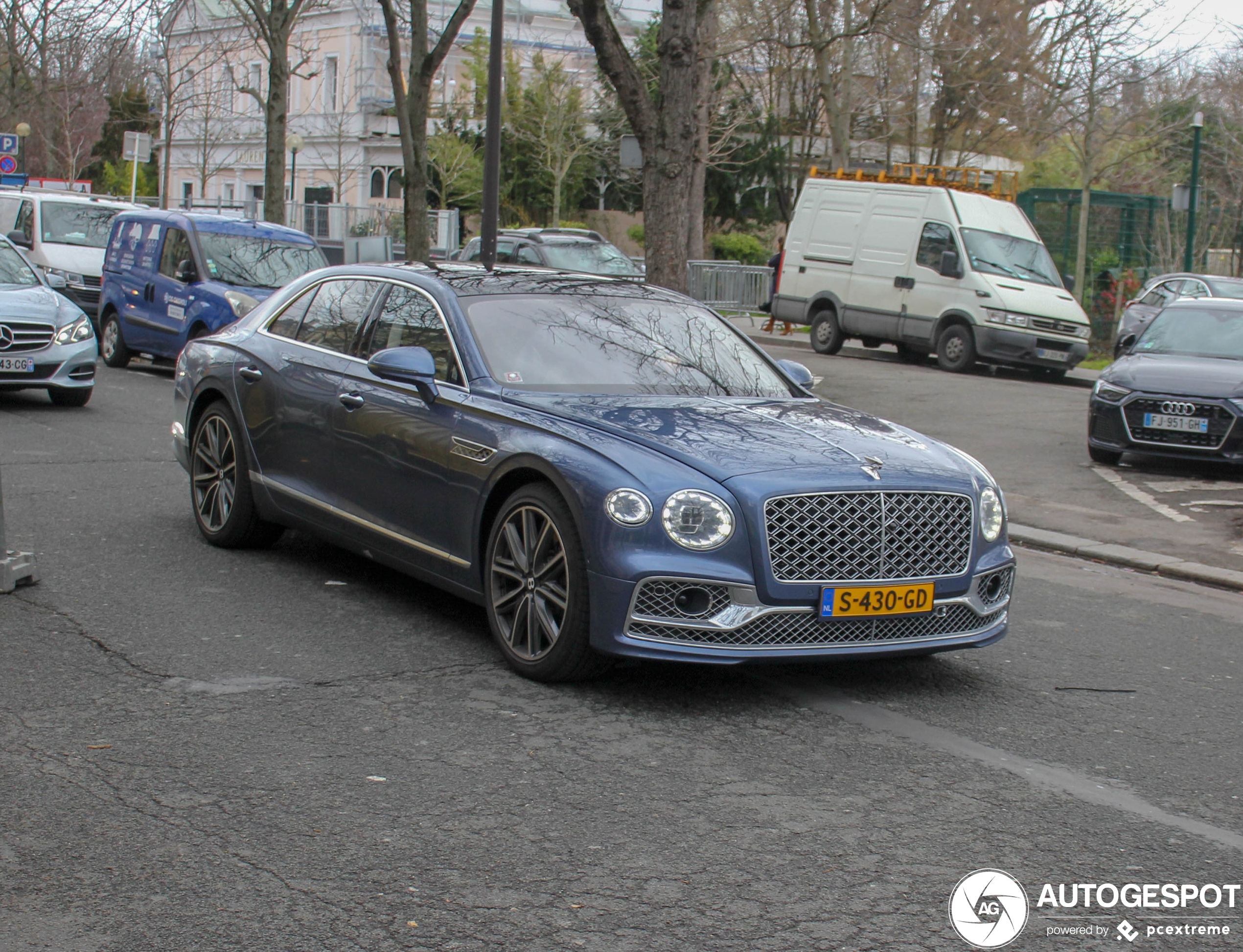 Bentley Flying Spur Hybrid Mulliner