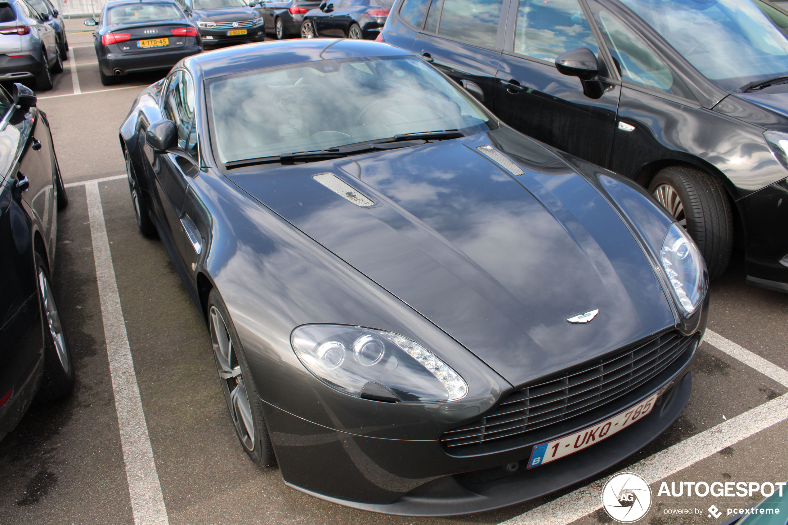 Aston Martin V8 Vantage 2012