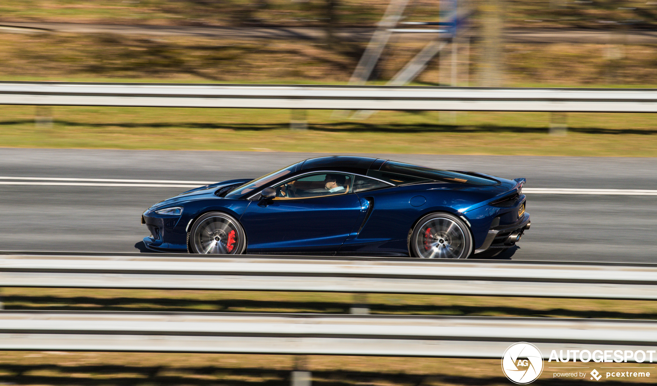 McLaren GT