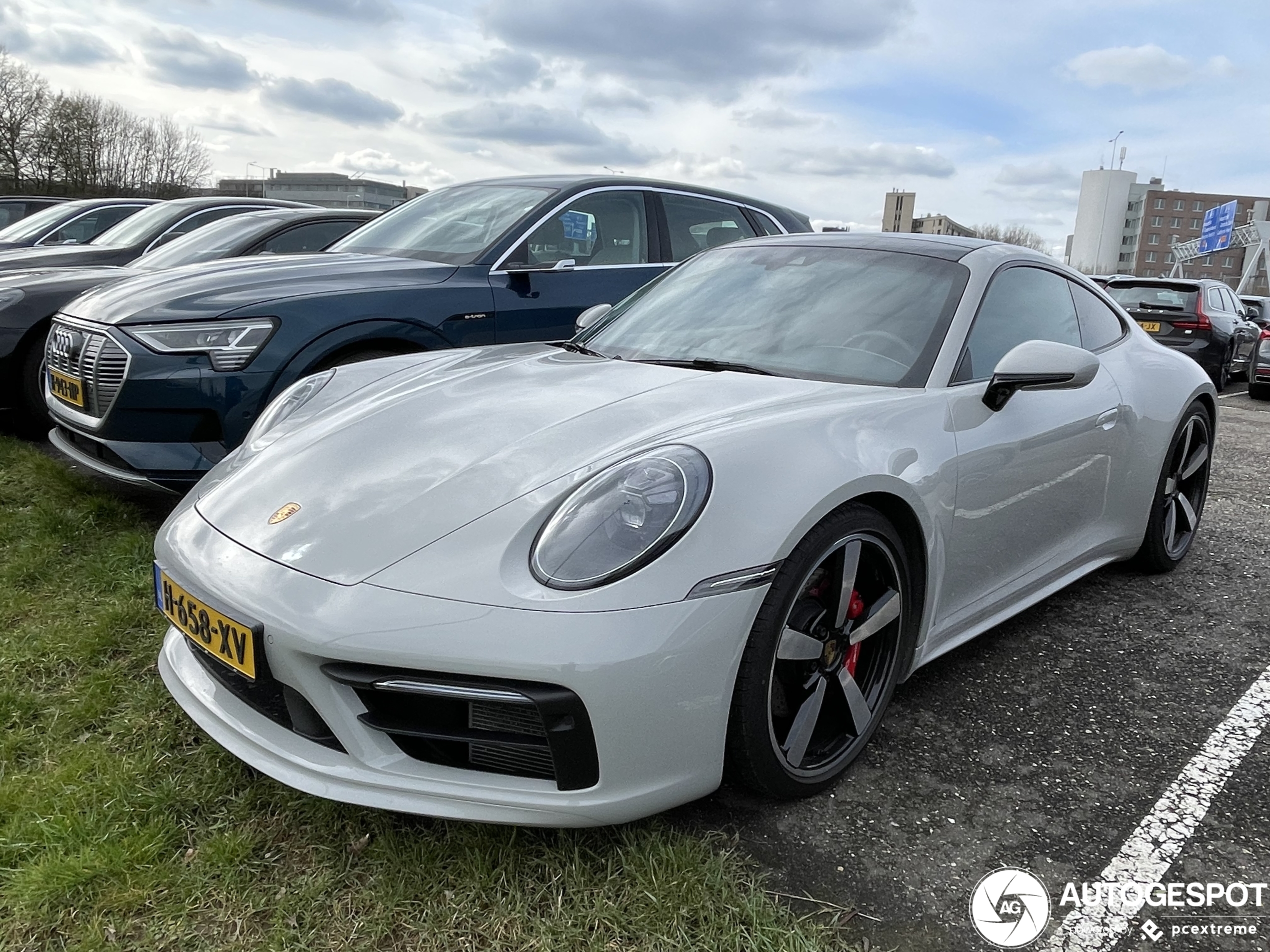 Porsche 992 Carrera 4S