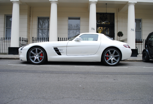 Mercedes-Benz SLS AMG