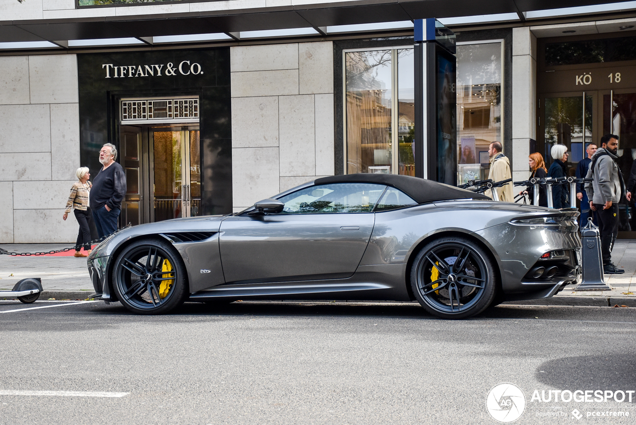 Aston Martin DBS Superleggera Volante