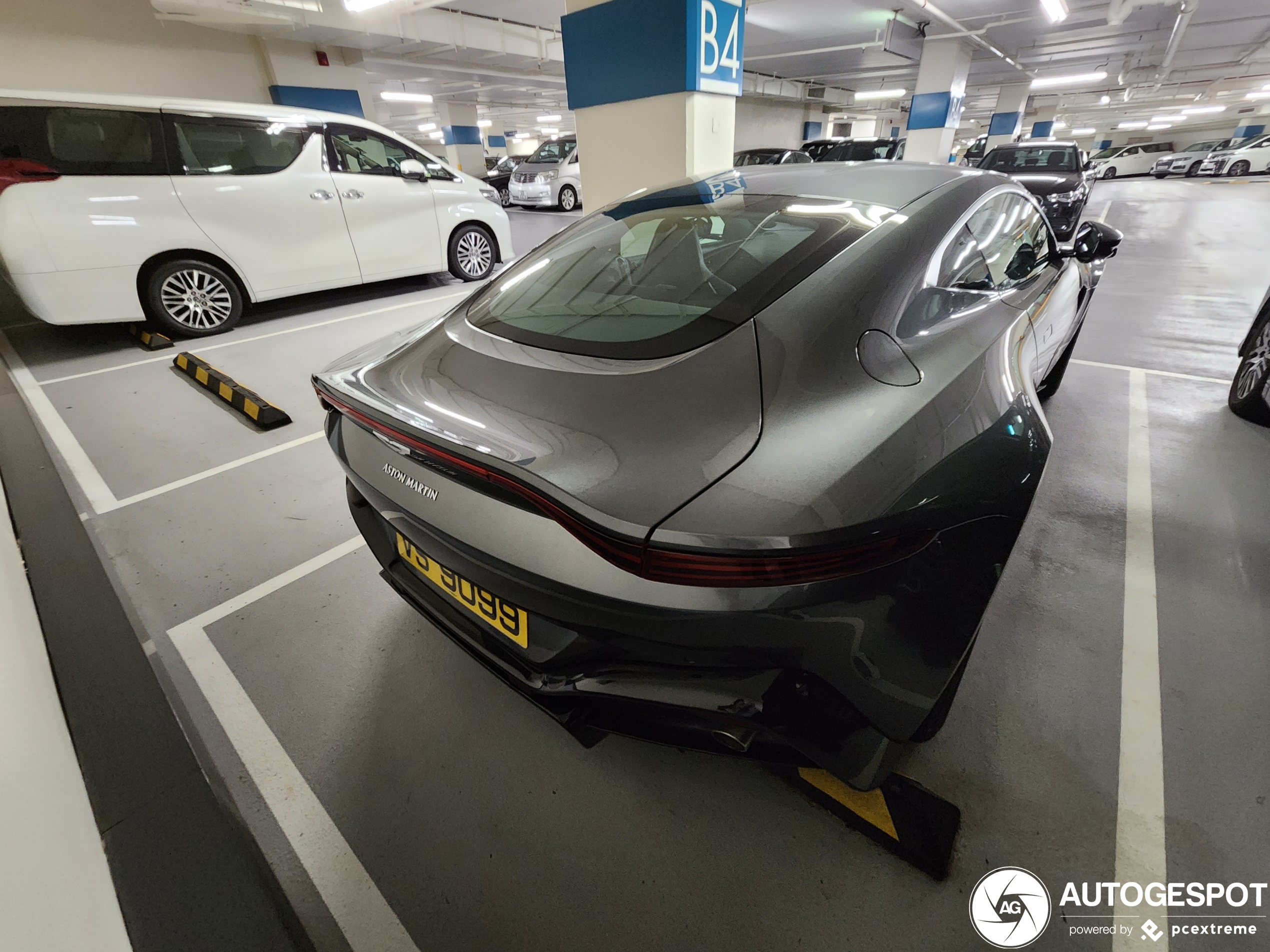 Aston Martin V8 Vantage 2018