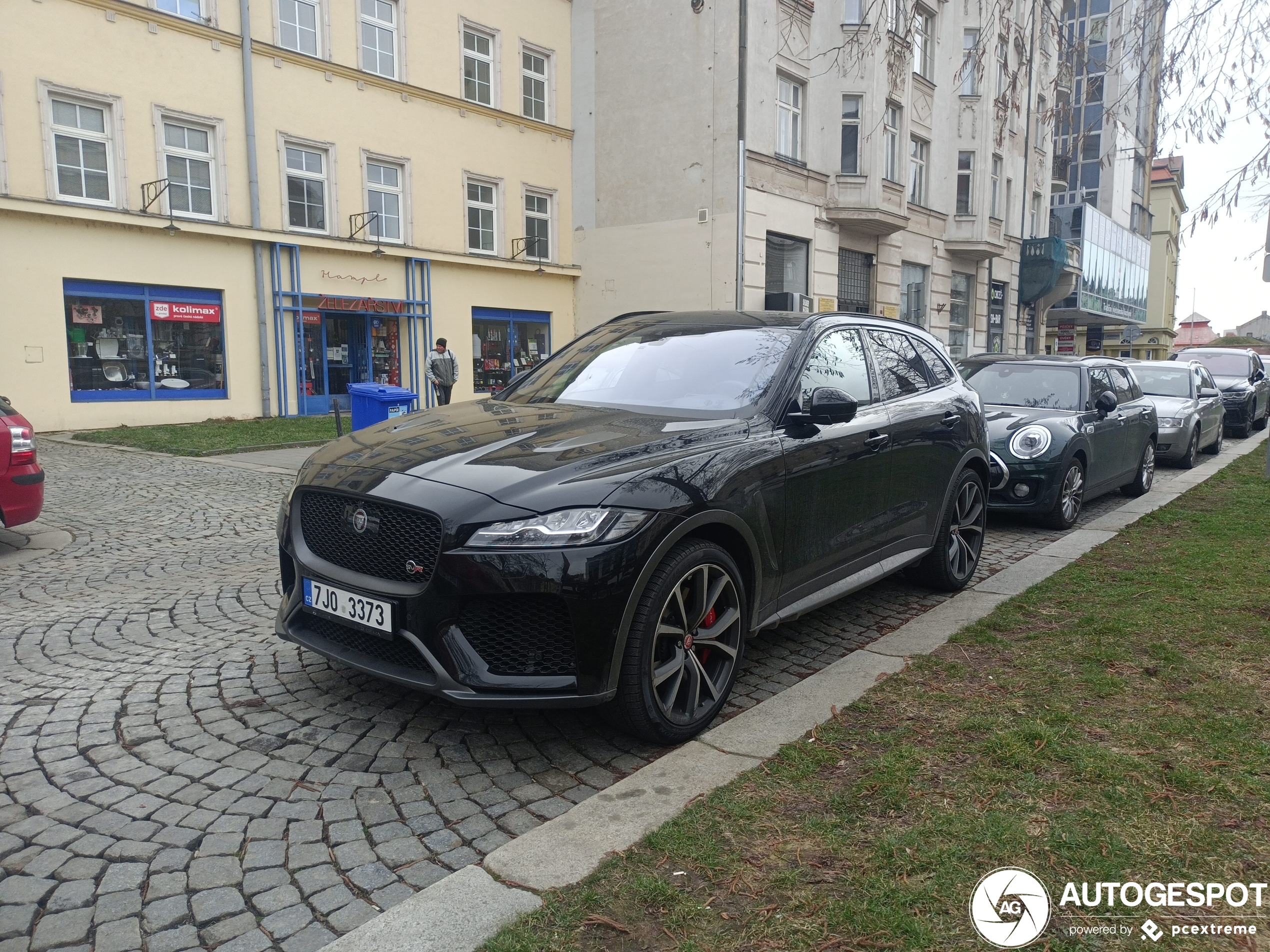 Jaguar F-PACE SVR