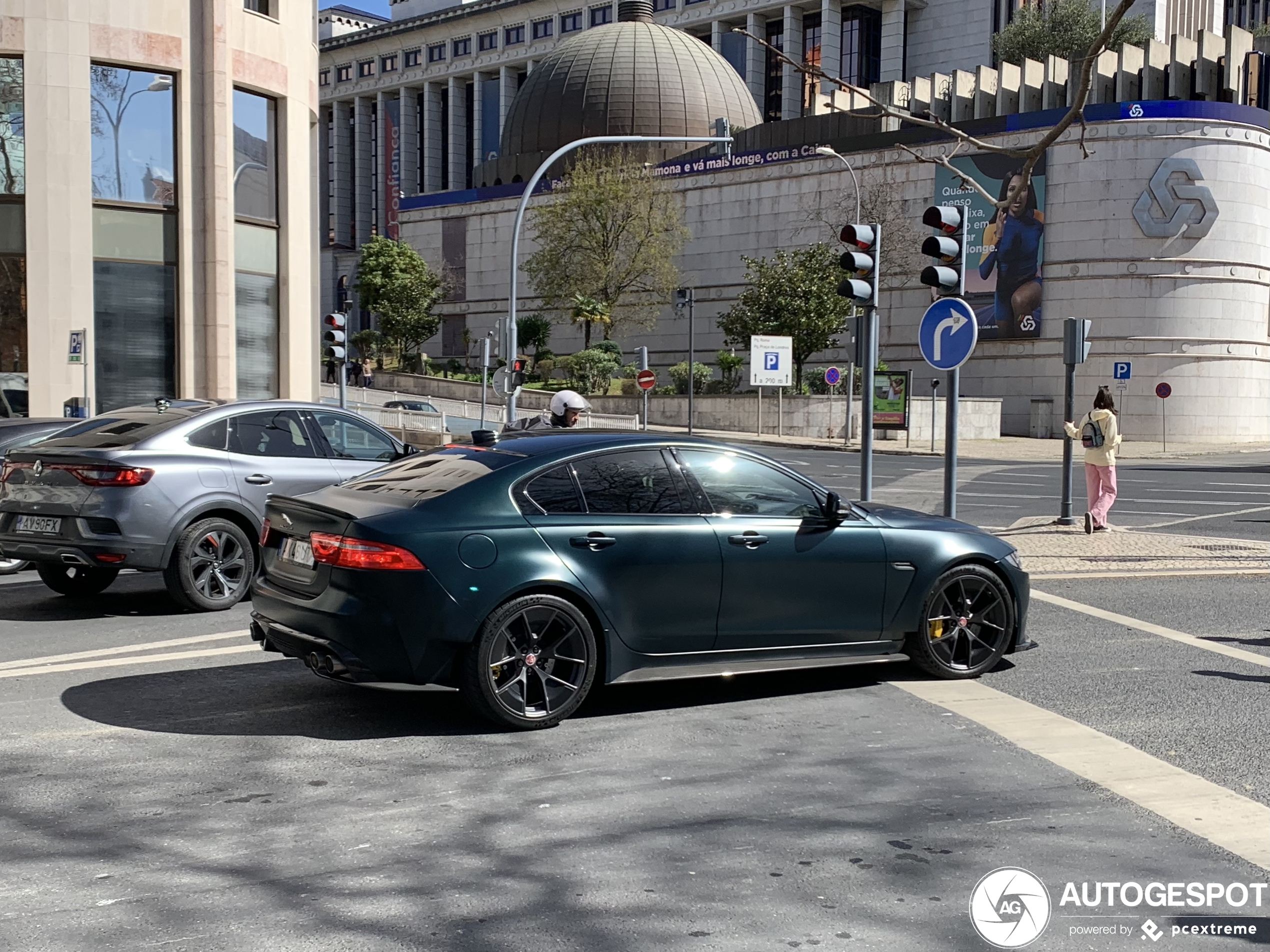 Jaguar XE SV Project 8 met Touring Pack laat je minder opvallend door het leven gaan