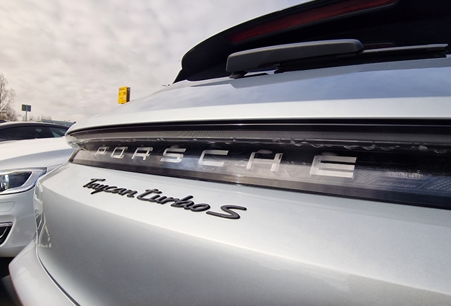 Porsche Taycan Turbo S Cross Turismo