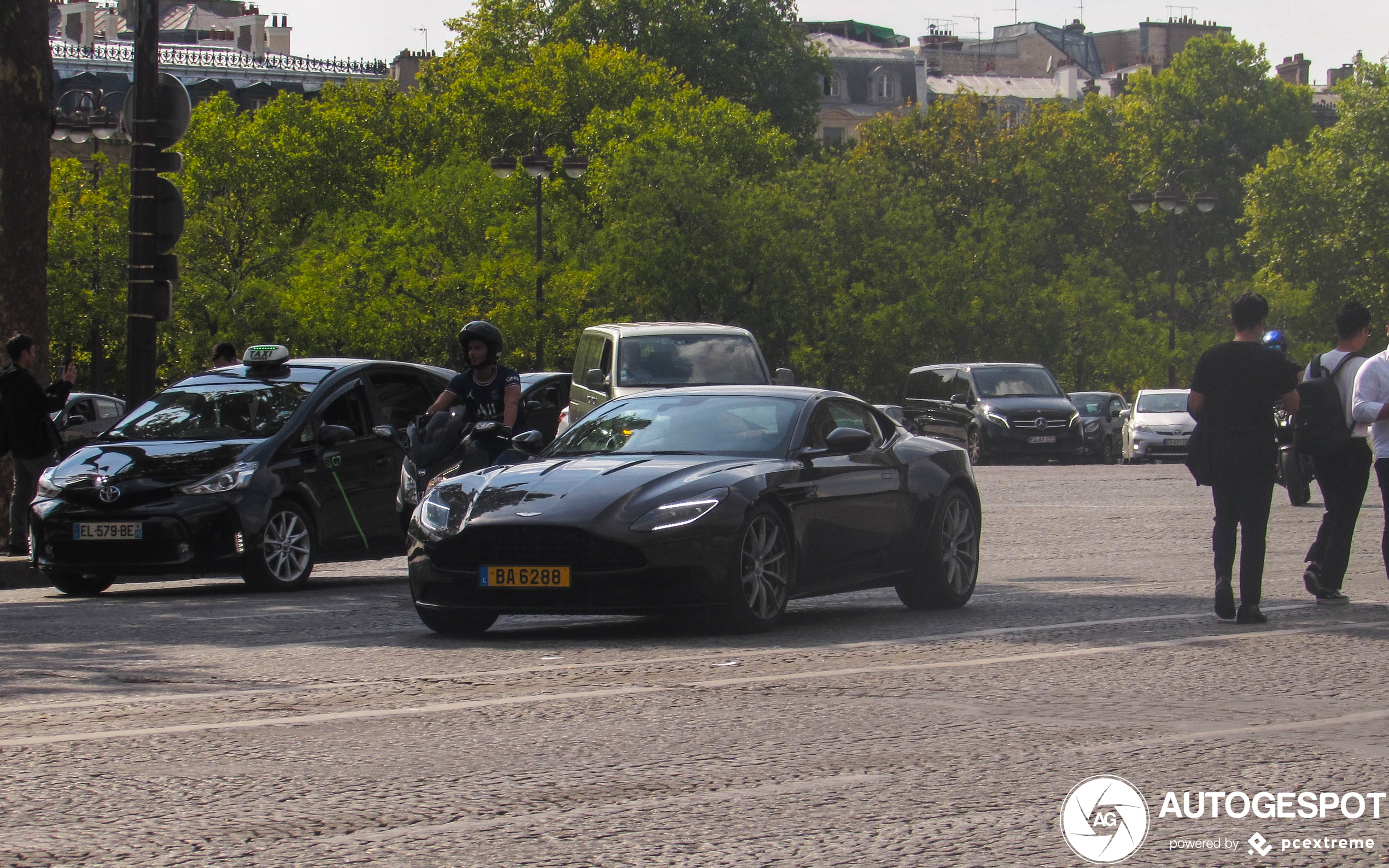 Aston Martin DB11 V8