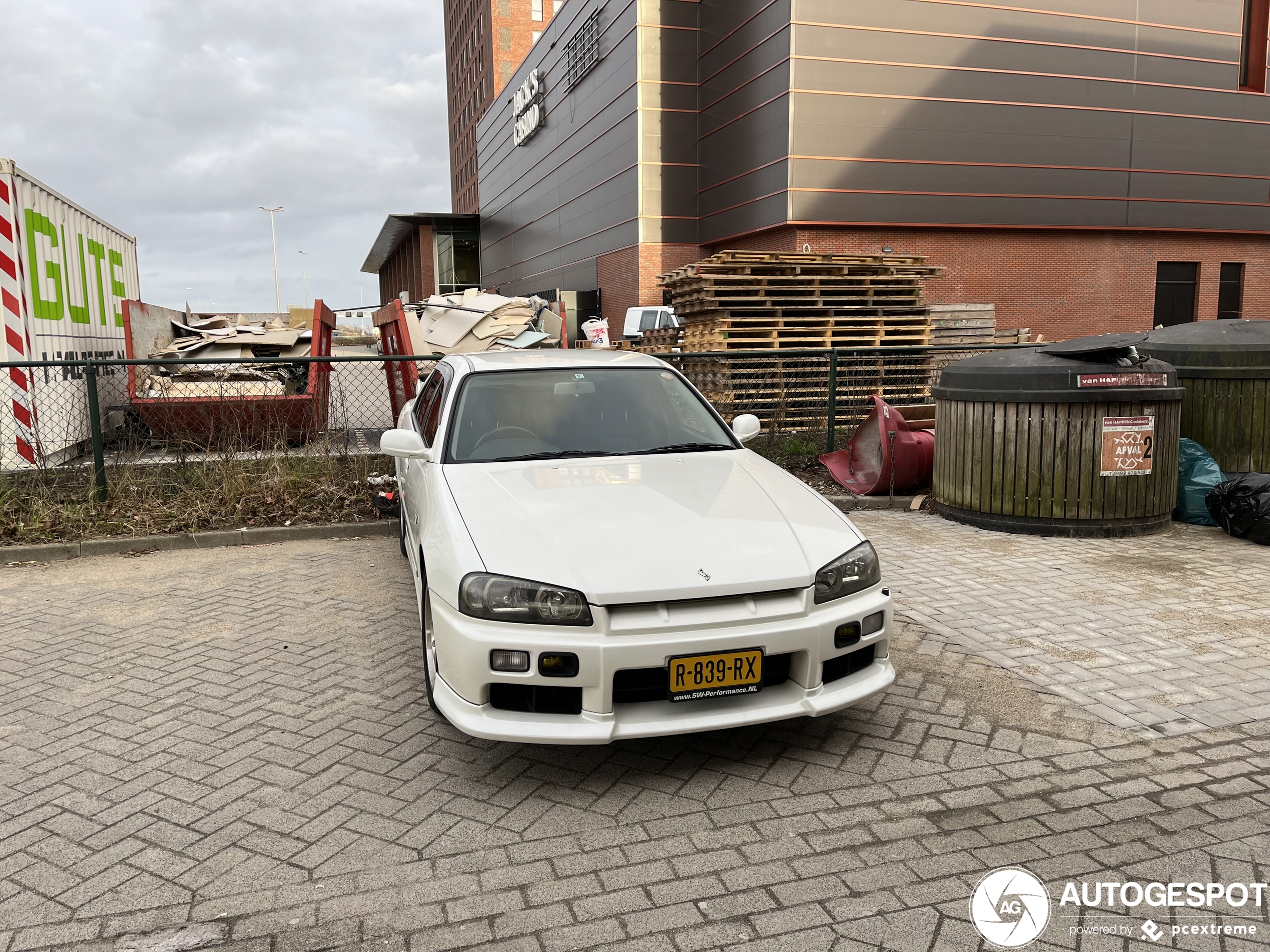 Nissan Skyline R34 Sedan