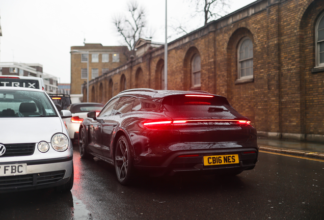 Porsche Taycan Turbo S Cross Turismo