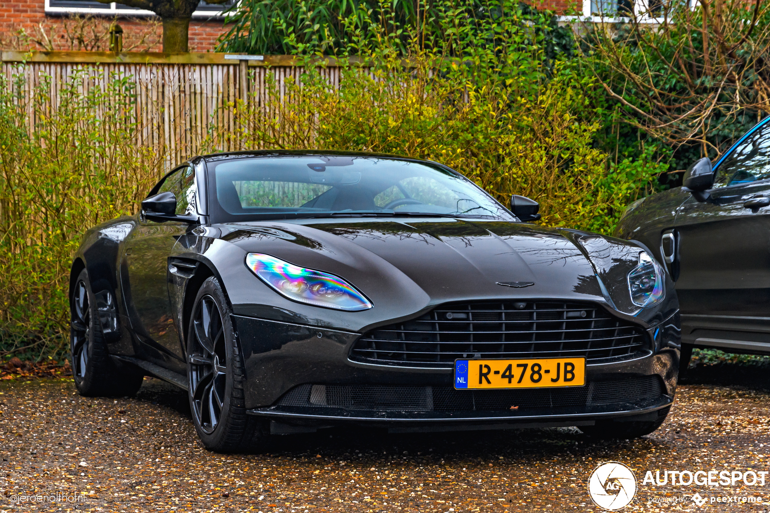 Aston Martin DB11 V8