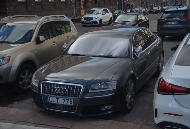 Audi S8 D3