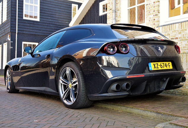 Ferrari GTC4Lusso