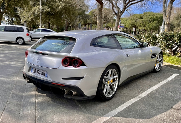 Ferrari GTC4Lusso T