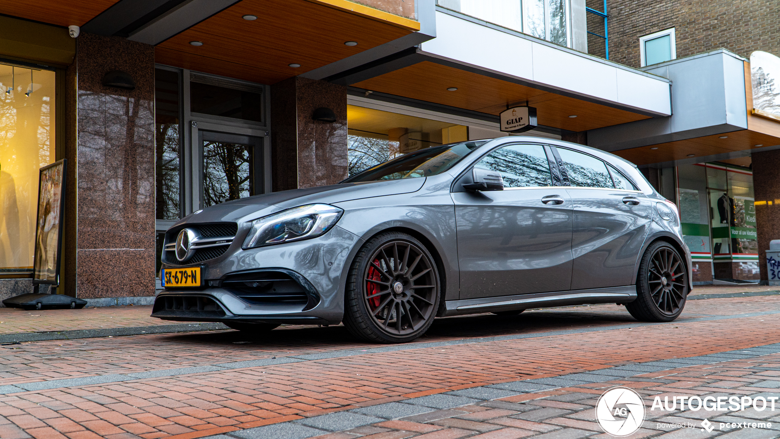 Mercedes-AMG A 45 W176 2015