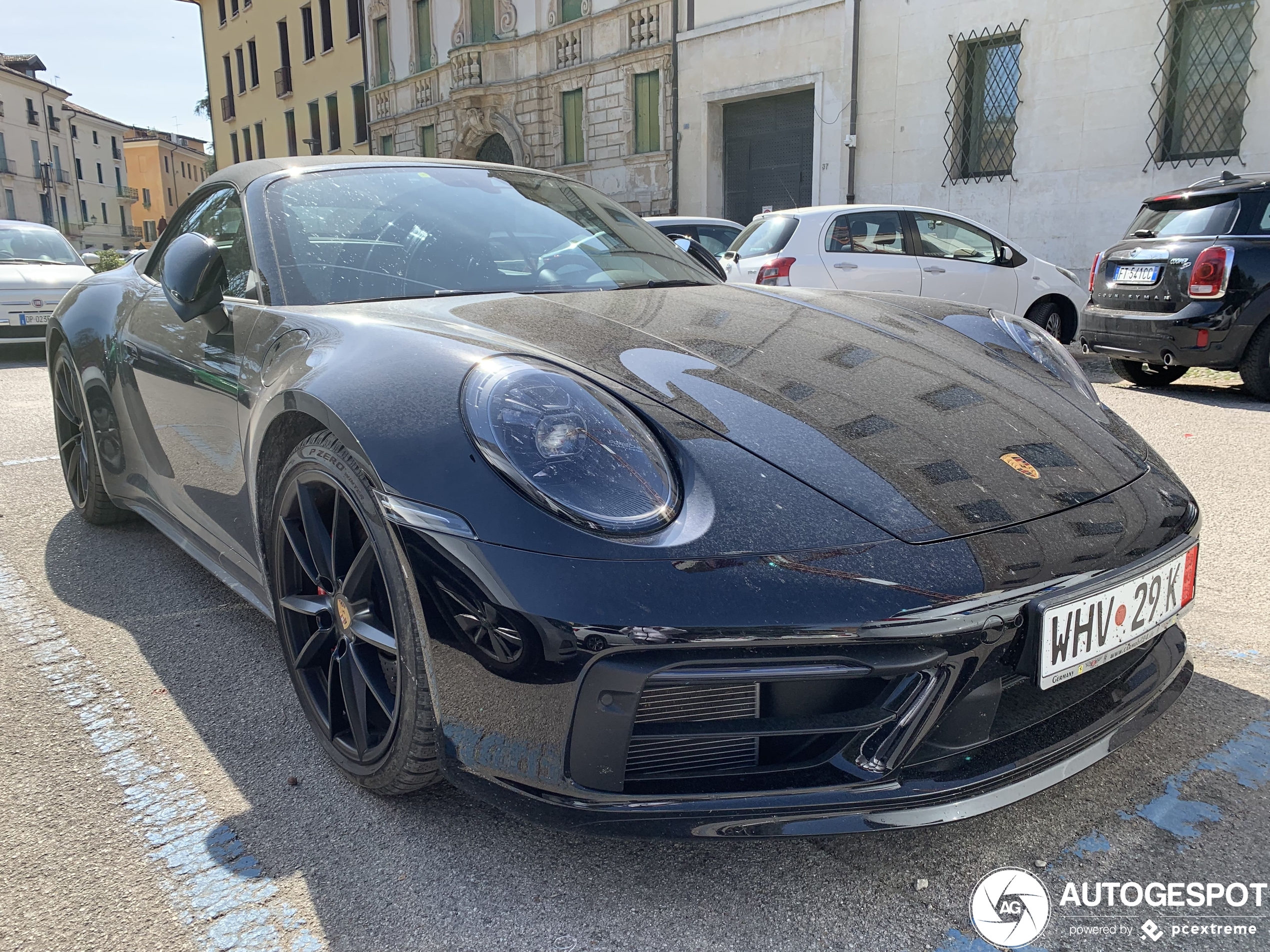 Porsche 992 Carrera 4 GTS Cabriolet