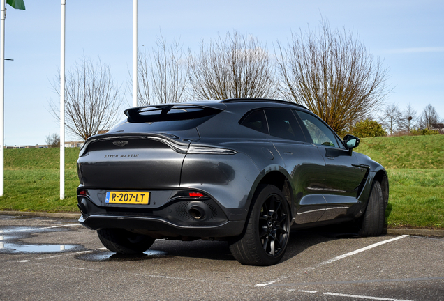 Aston Martin DBX