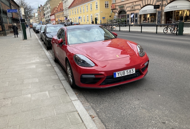 Porsche 971 Panamera Turbo