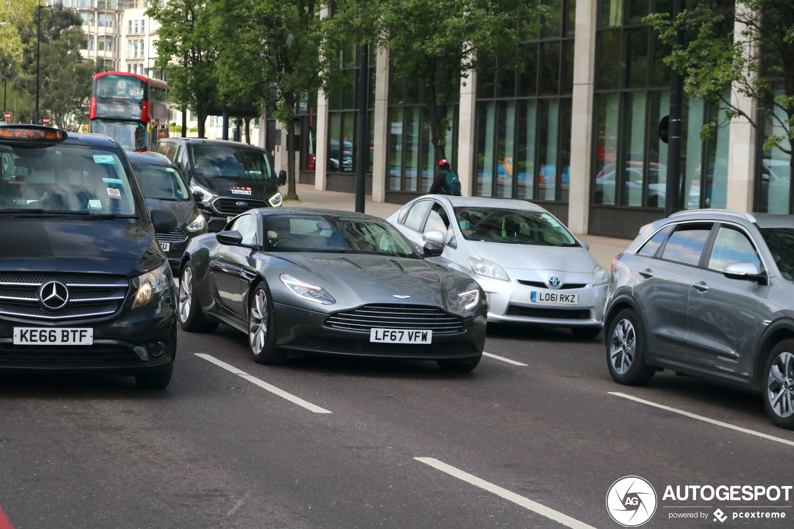 Aston Martin DB11