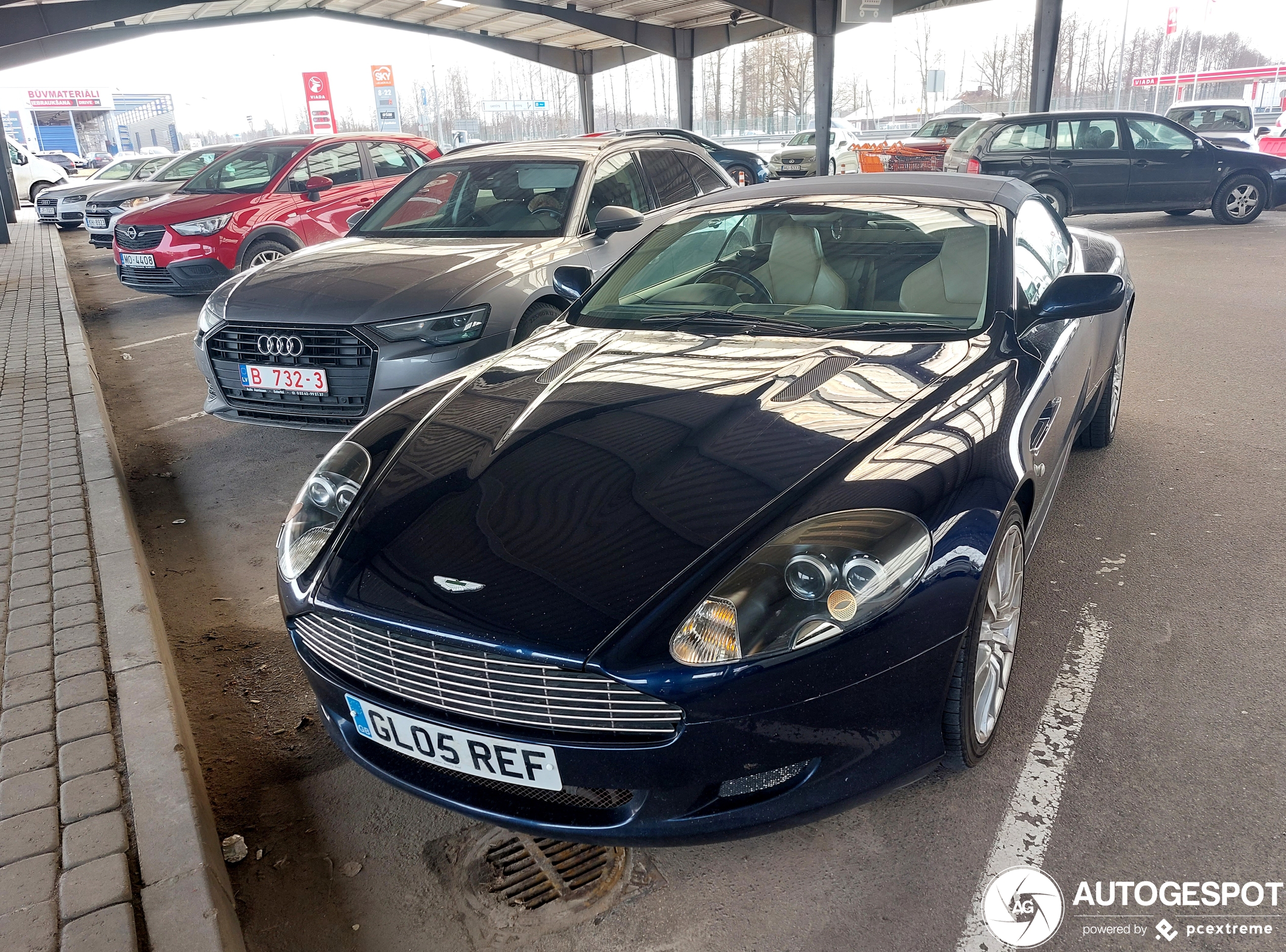 Aston Martin DB9 Volante