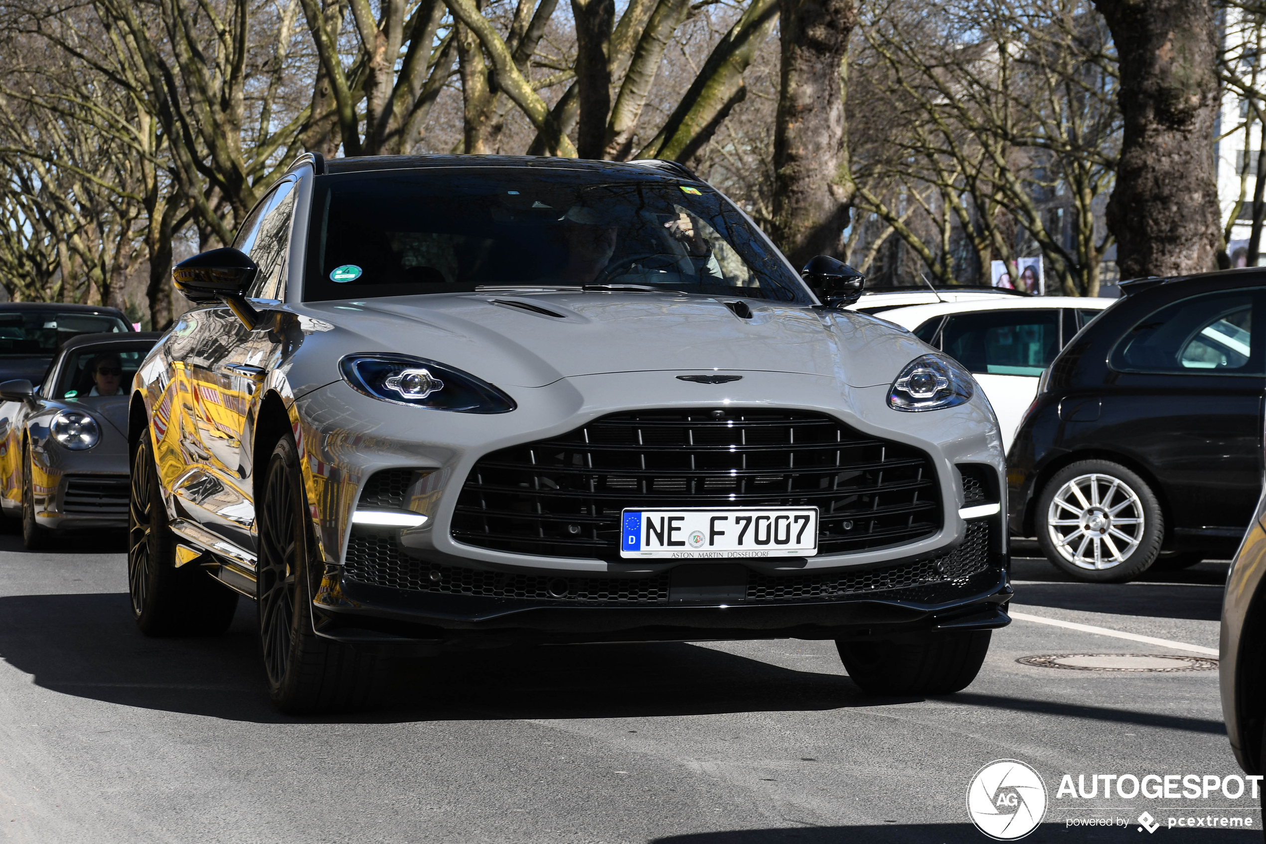 Aston Martin DBX707