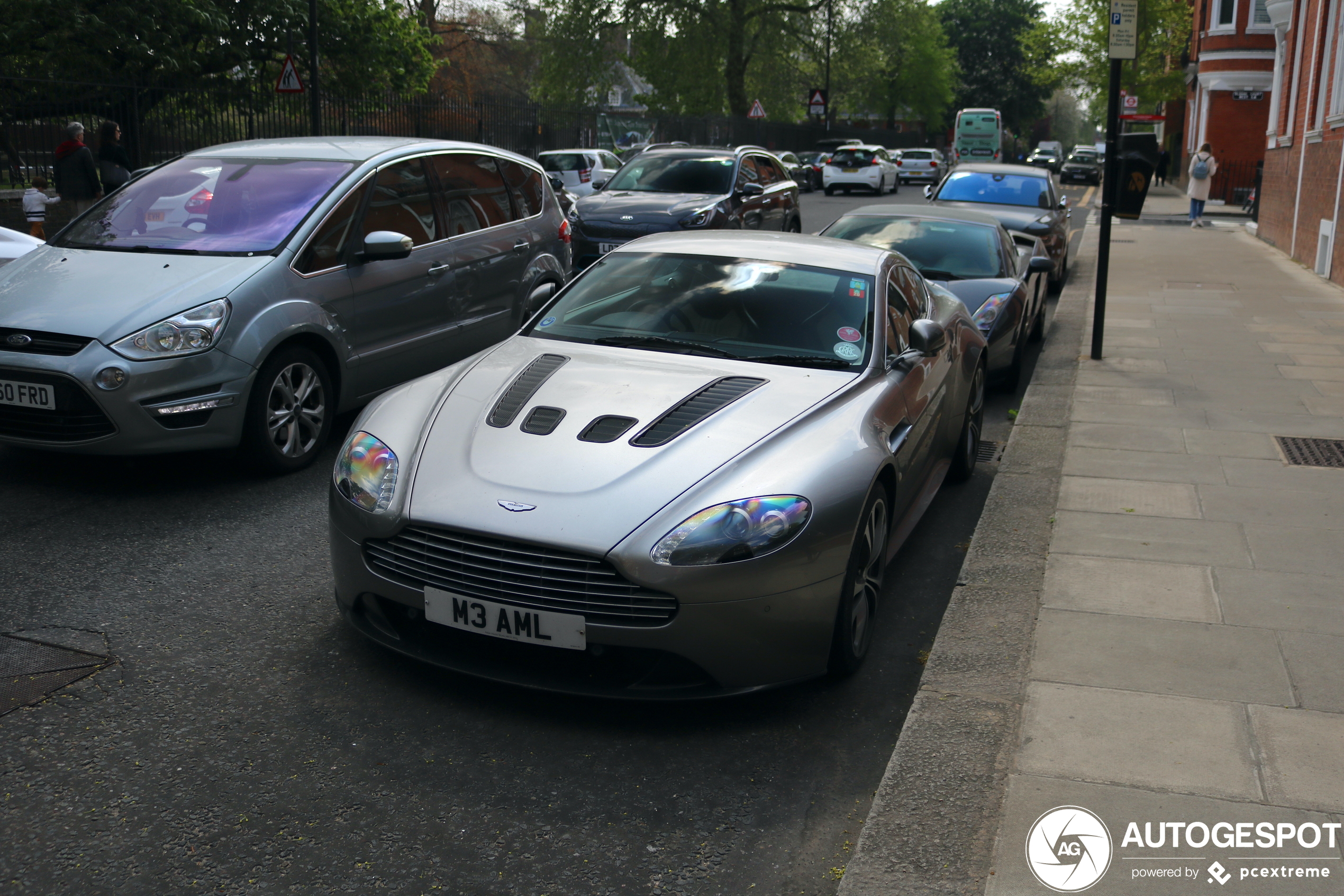 Aston Martin V12 Vantage