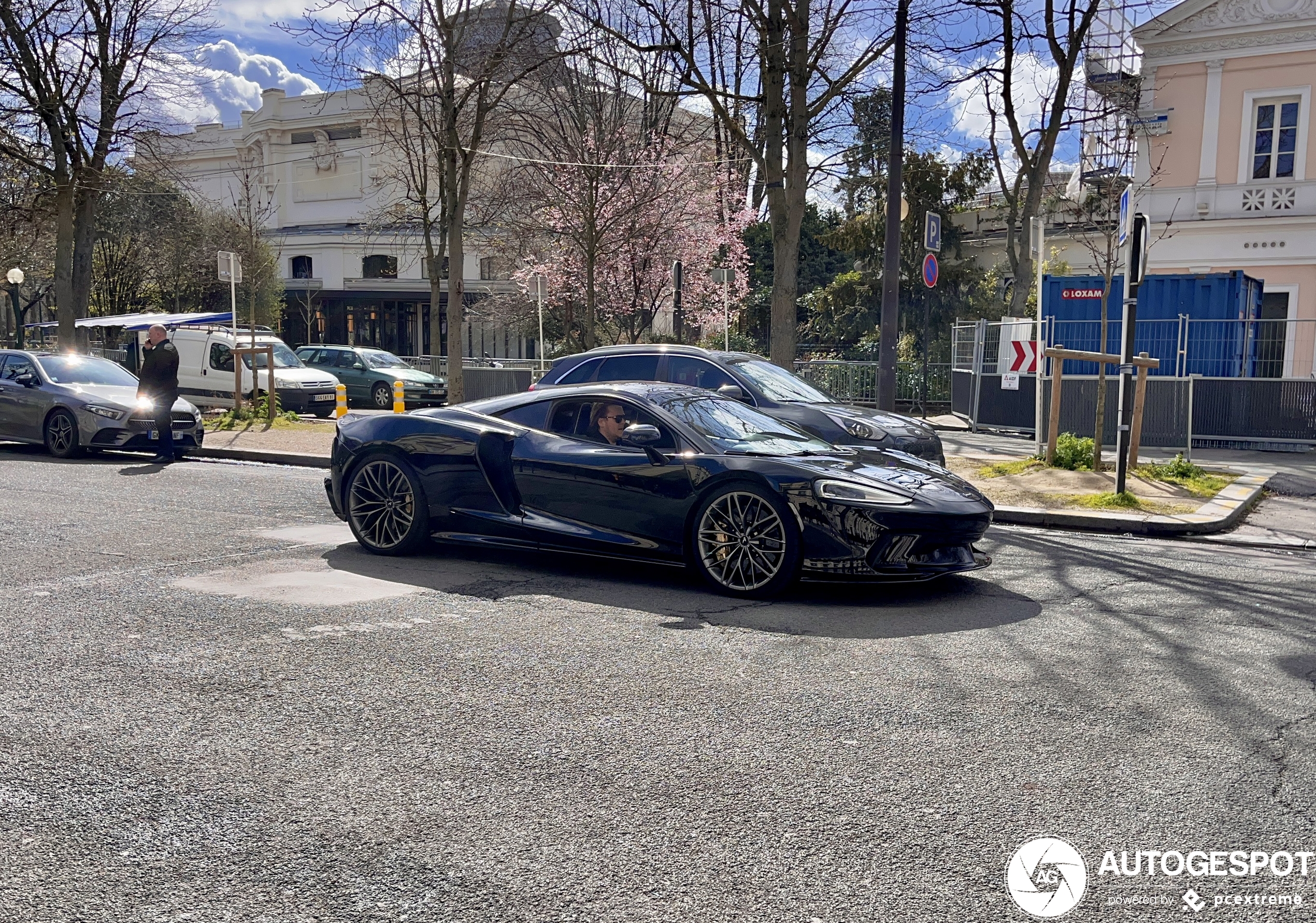 McLaren GT