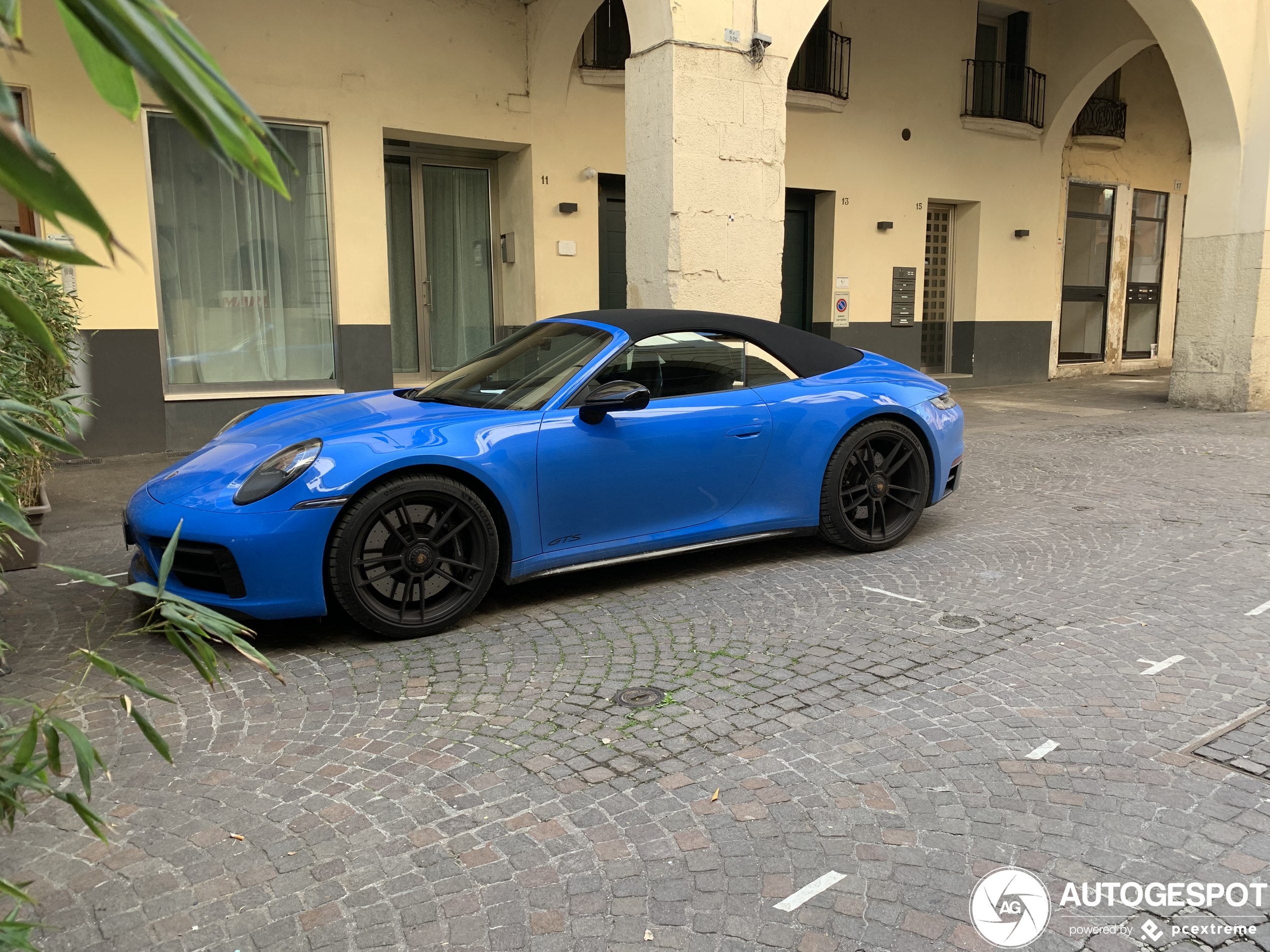 Porsche 992 Carrera 4 GTS Cabriolet