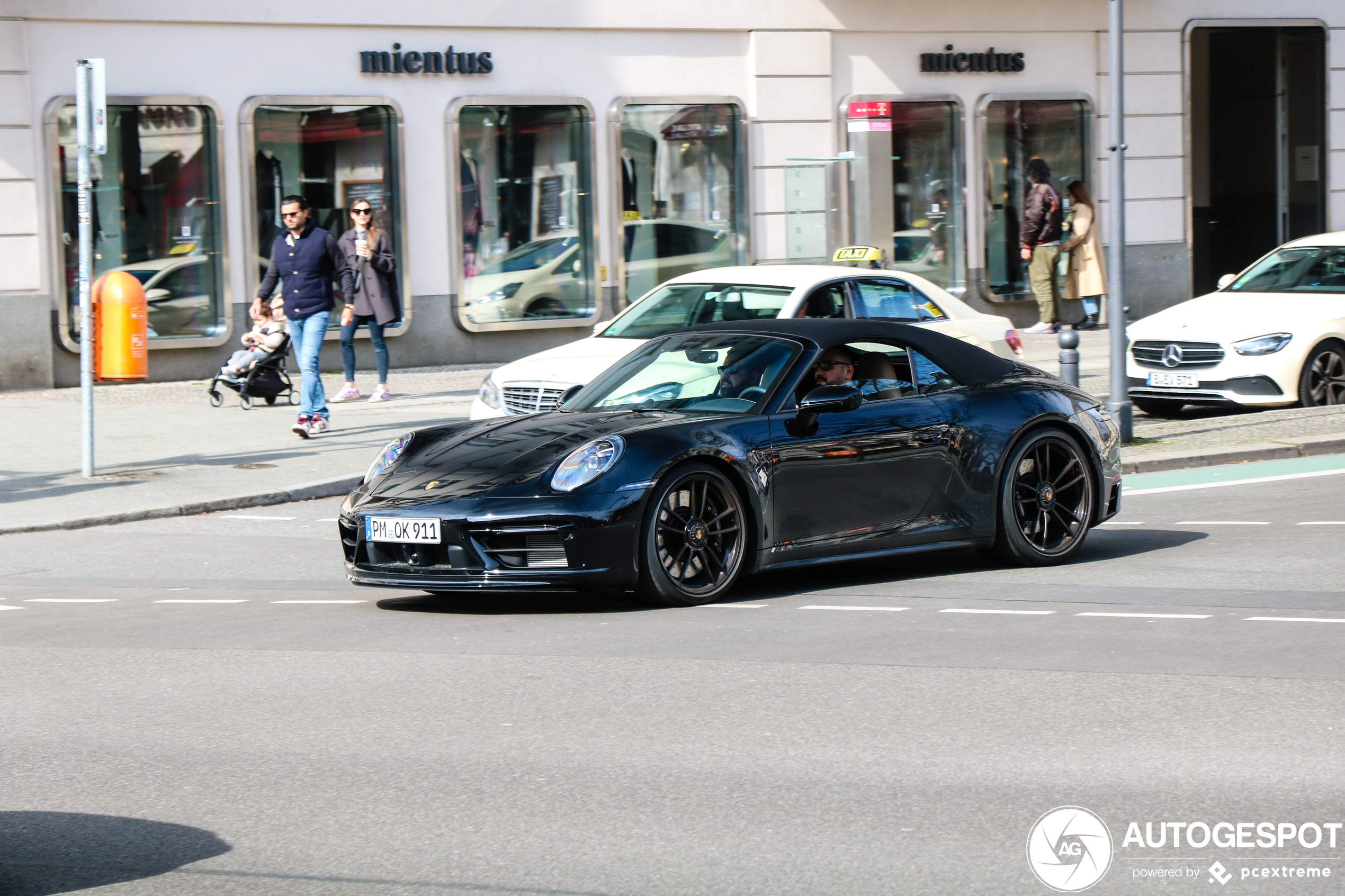 Porsche 992 Carrera 4 GTS Cabriolet