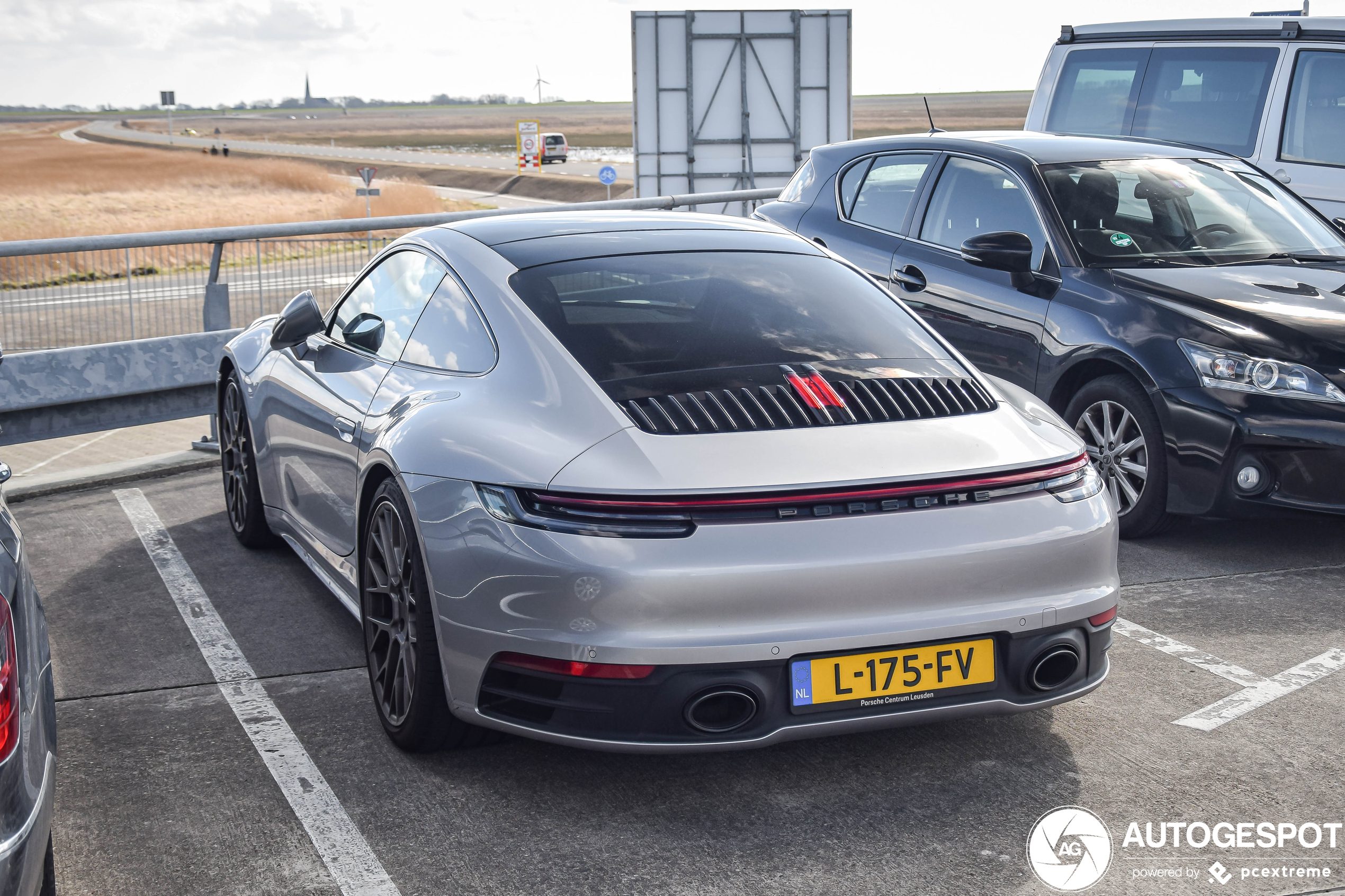 Porsche 992 Carrera 4S