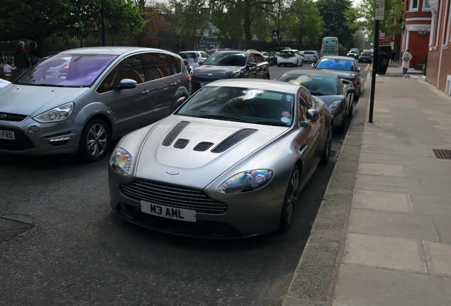 Aston Martin V12 Vantage