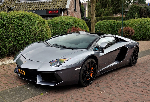 Lamborghini Aventador LP700-4 Roadster