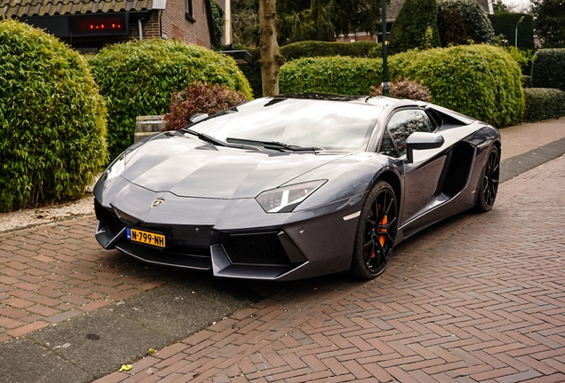 Lamborghini Aventador LP700-4 Roadster