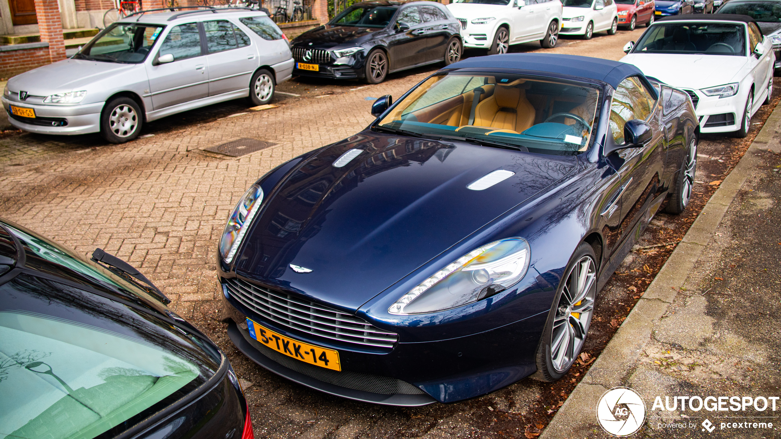 Aston Martin DB9 Volante 2013