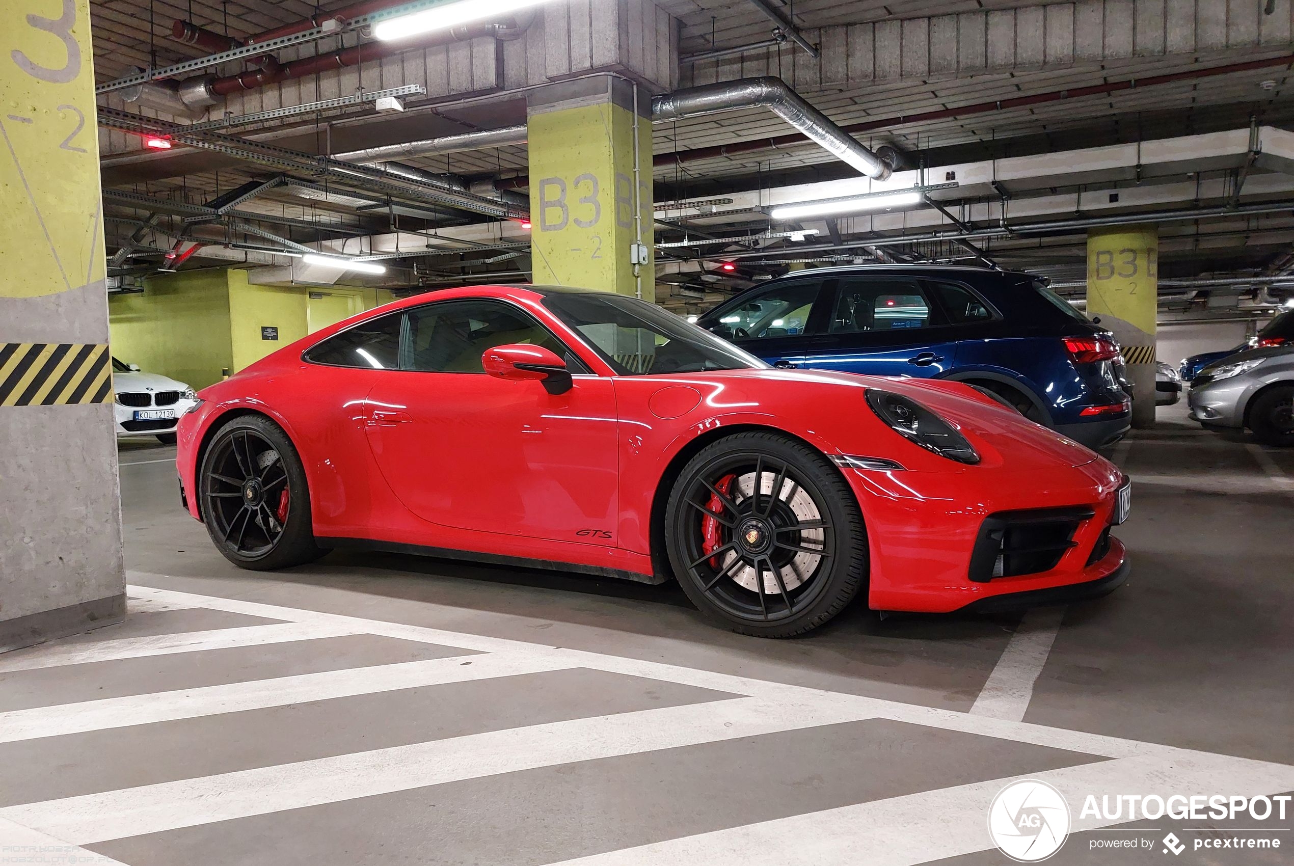 Porsche 992 Carrera 4 GTS