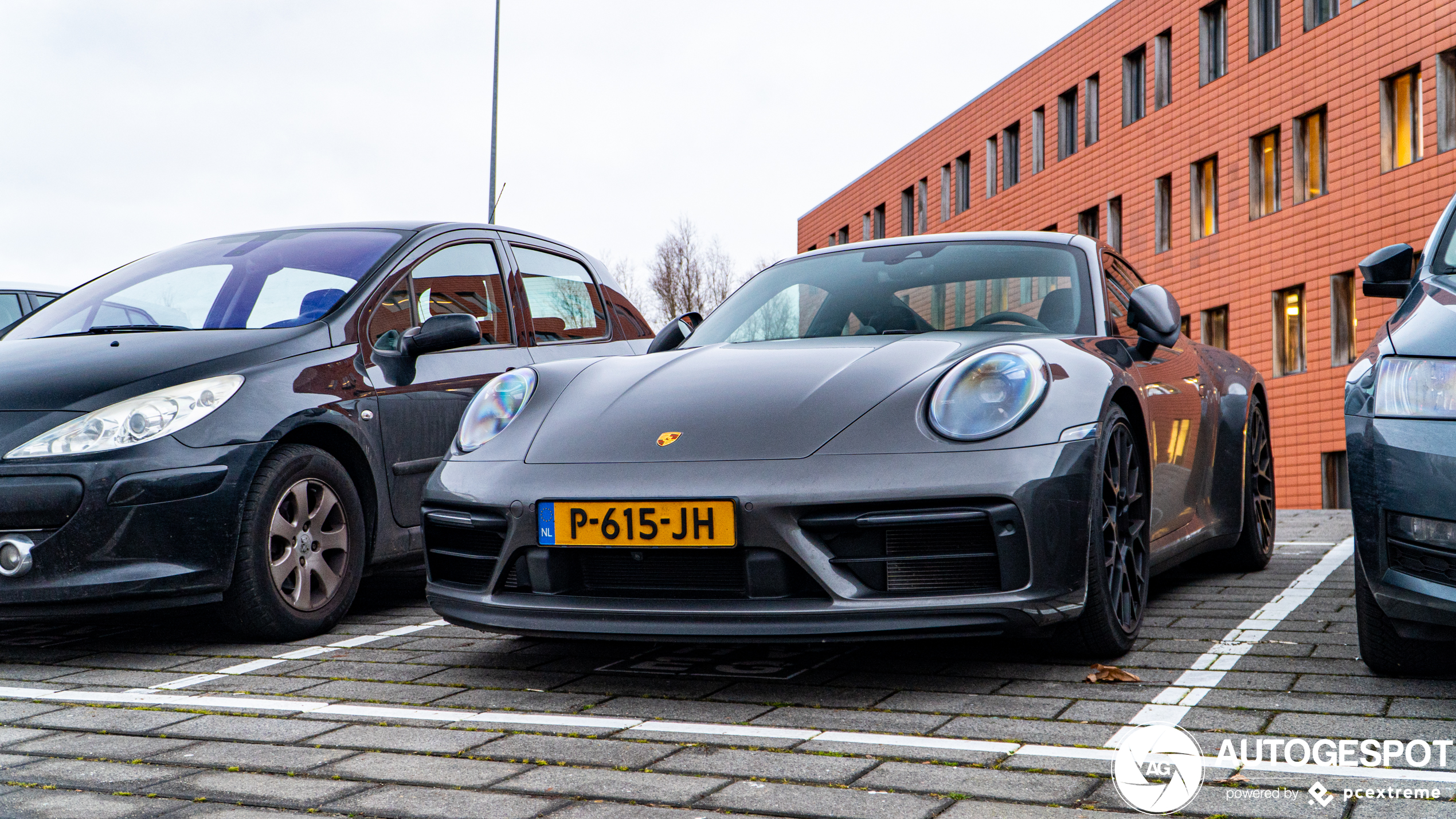 Porsche 992 Carrera 4 GTS