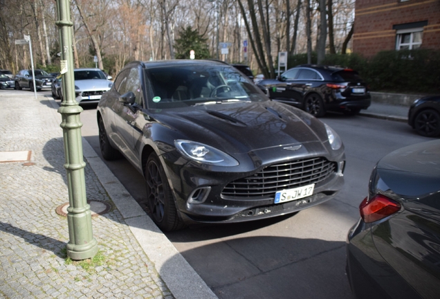 Aston Martin DBX