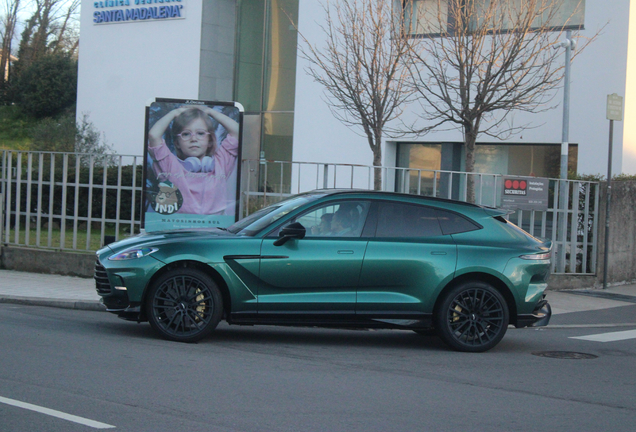 Aston Martin DBX707