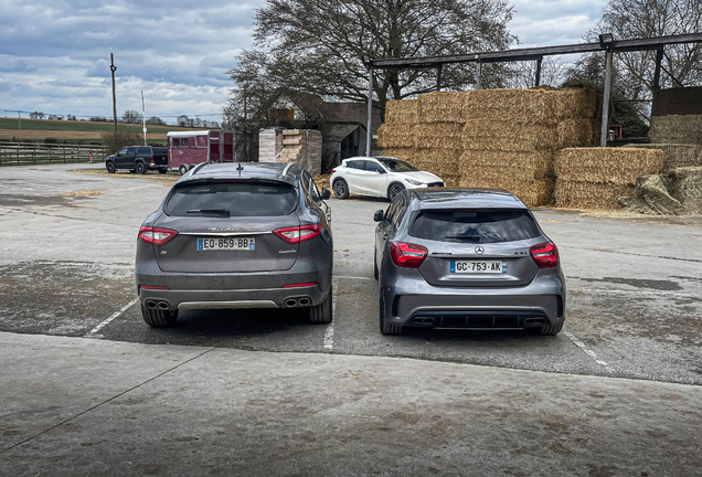 Mercedes-AMG A 45 W176 2015