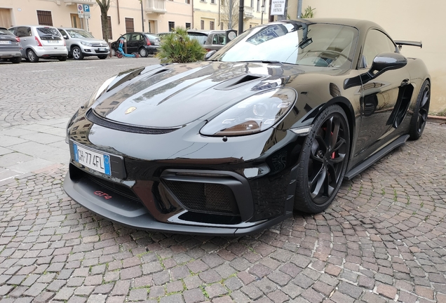 Porsche 718 Cayman GT4