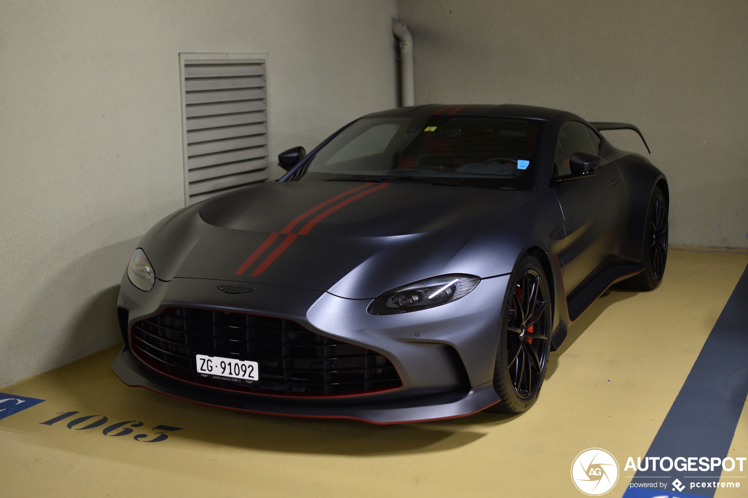 Aston Martin V12 Vantage 2023