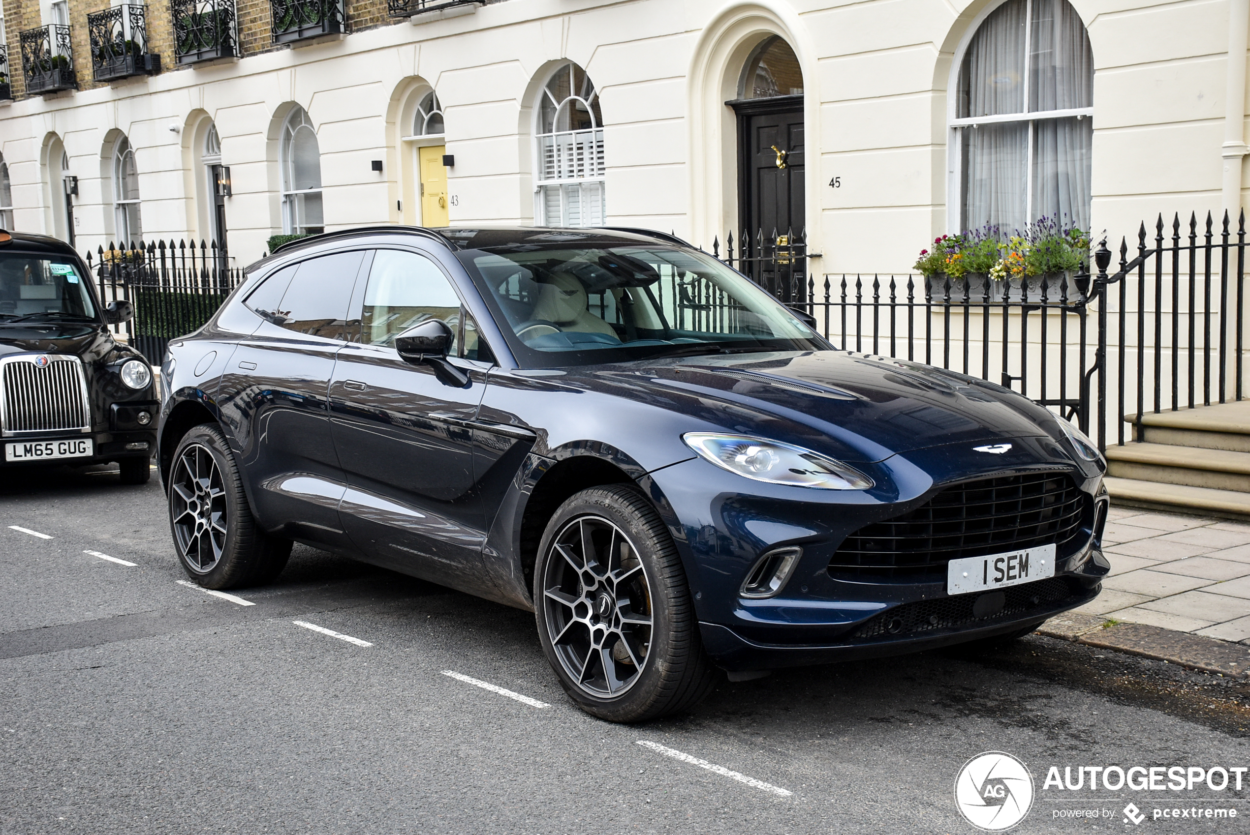 Aston Martin DBX